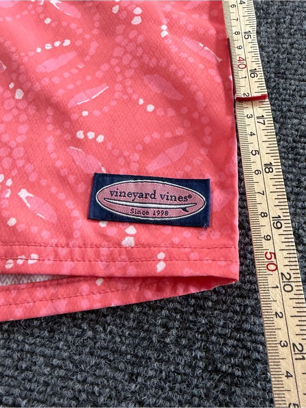 Vineyard Vines Whale Tail Block Print Board Shorts Size 33 Coastal Beach Summer